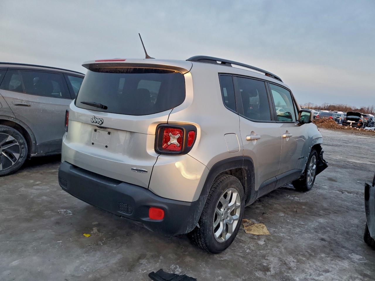 2015 JEEP RENEGADE LATITUDE photo 3