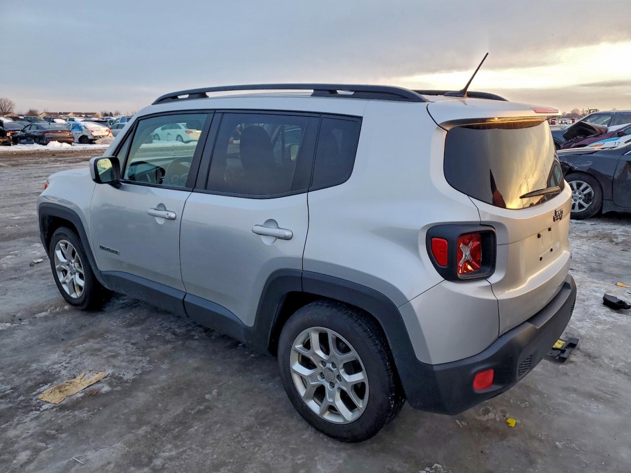 2015 JEEP RENEGADE LATITUDE photo 2