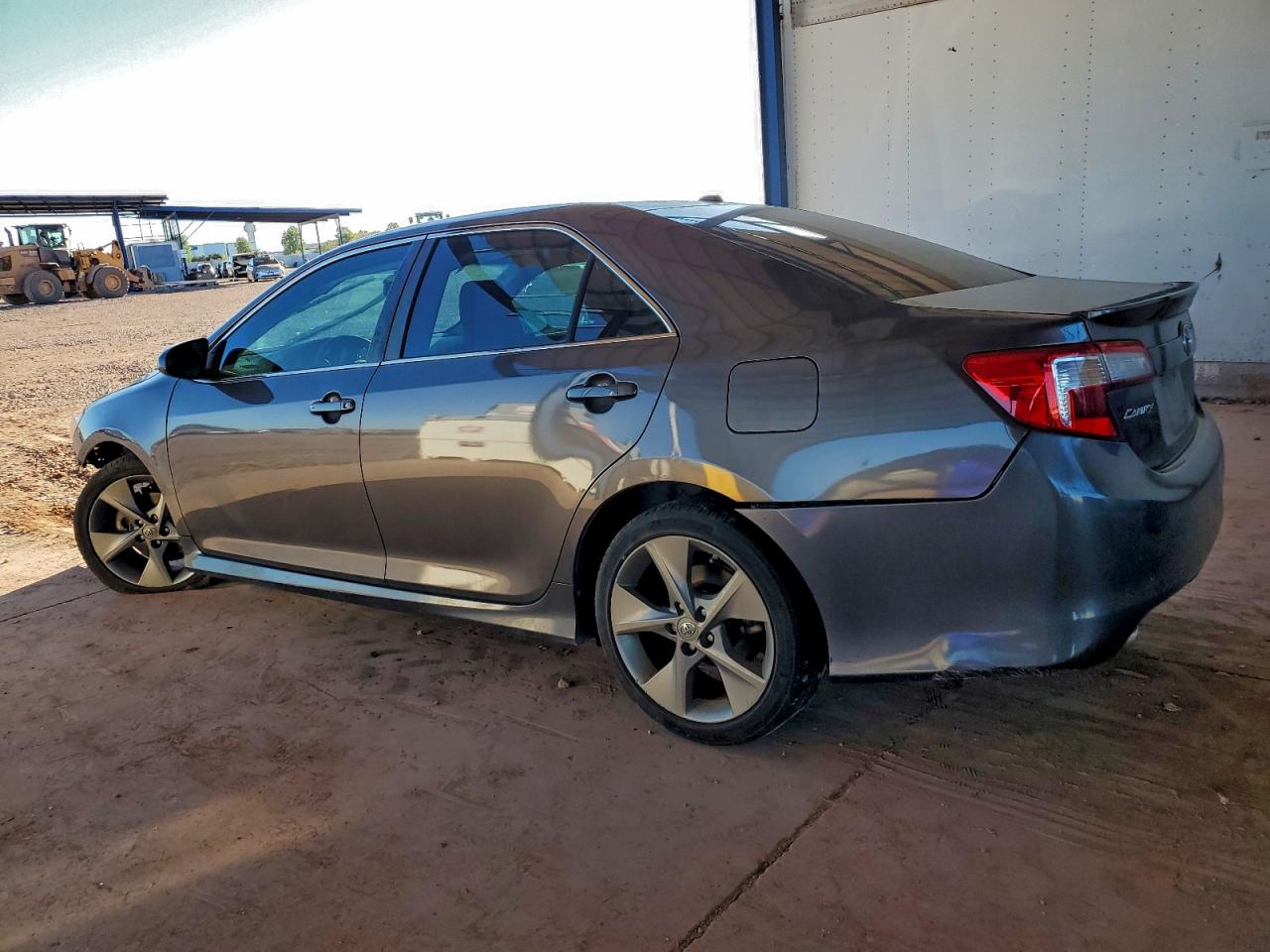2014 TOYOTA CAMRY SE photo 3