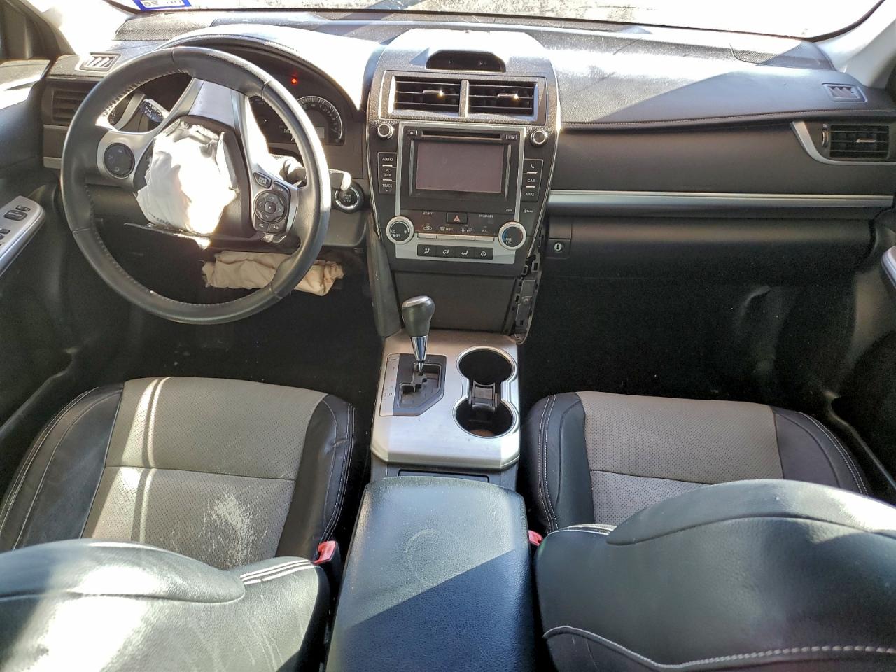 2014 TOYOTA CAMRY SE photo 15