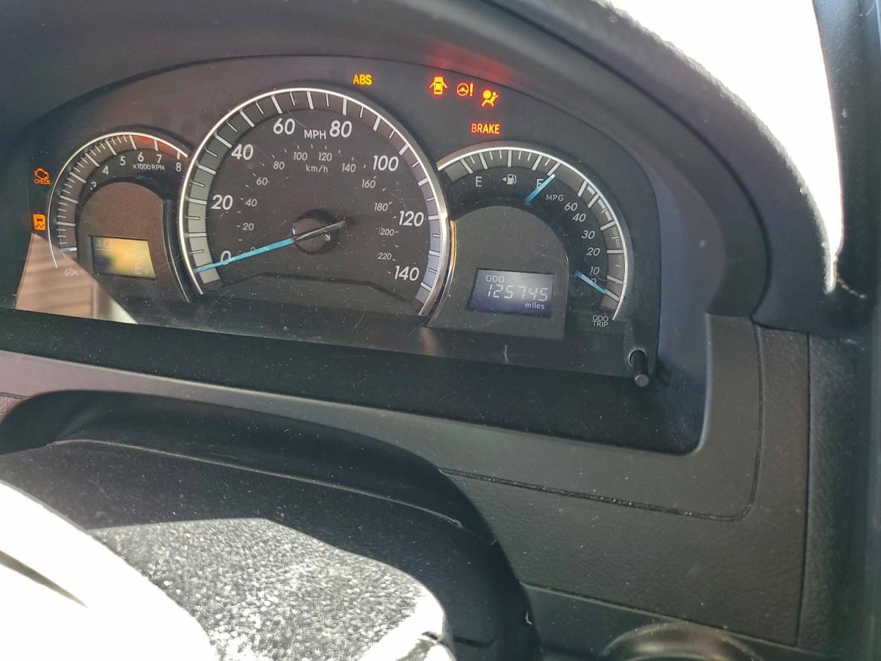 2014 TOYOTA CAMRY SE photo 17