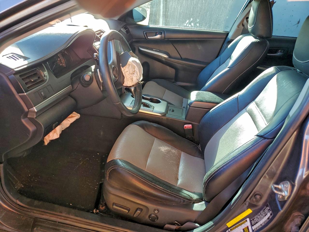 2014 TOYOTA CAMRY SE photo 13