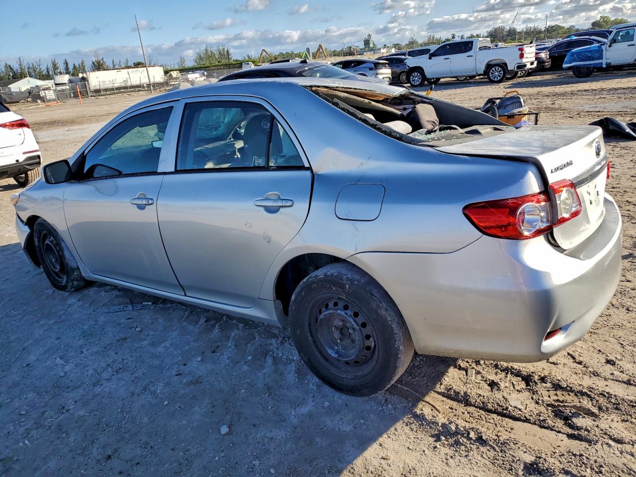 2013 TOYOTA COROLLA BASE photo 2