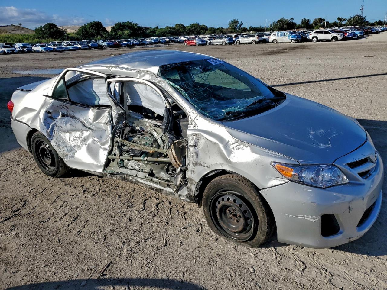 2013 TOYOTA COROLLA BASE photo 4