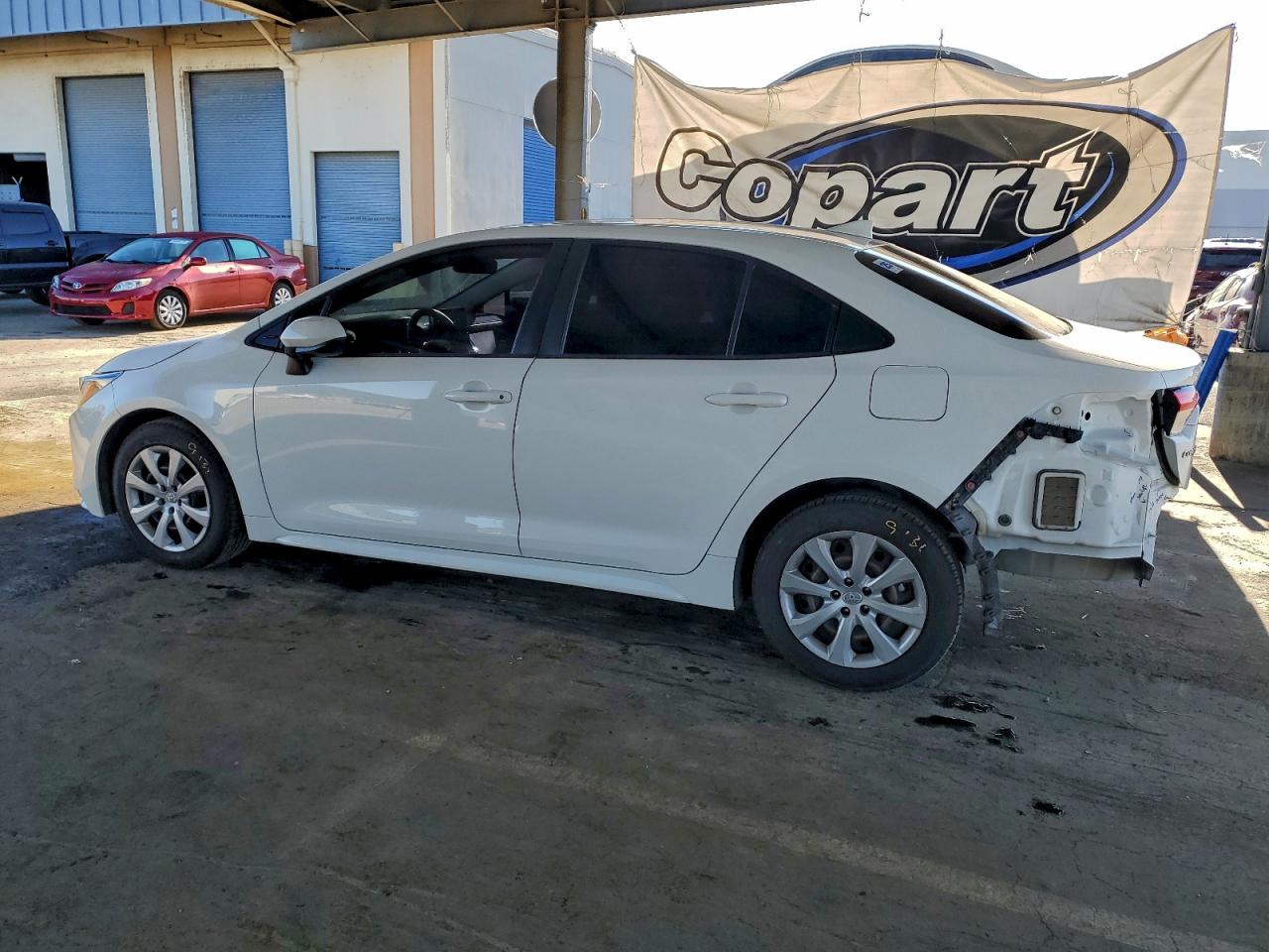 2020 TOYOTA COROLLA LE photo 2
