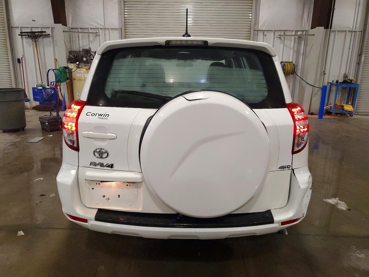 2011 TOYOTA RAV4 photo 11