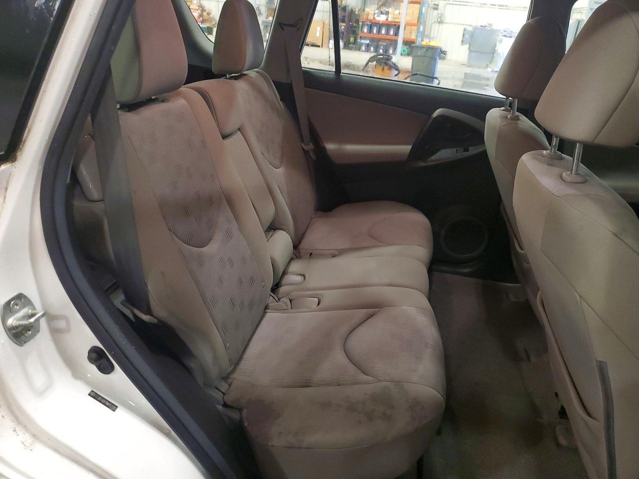 2011 TOYOTA RAV4 photo 21