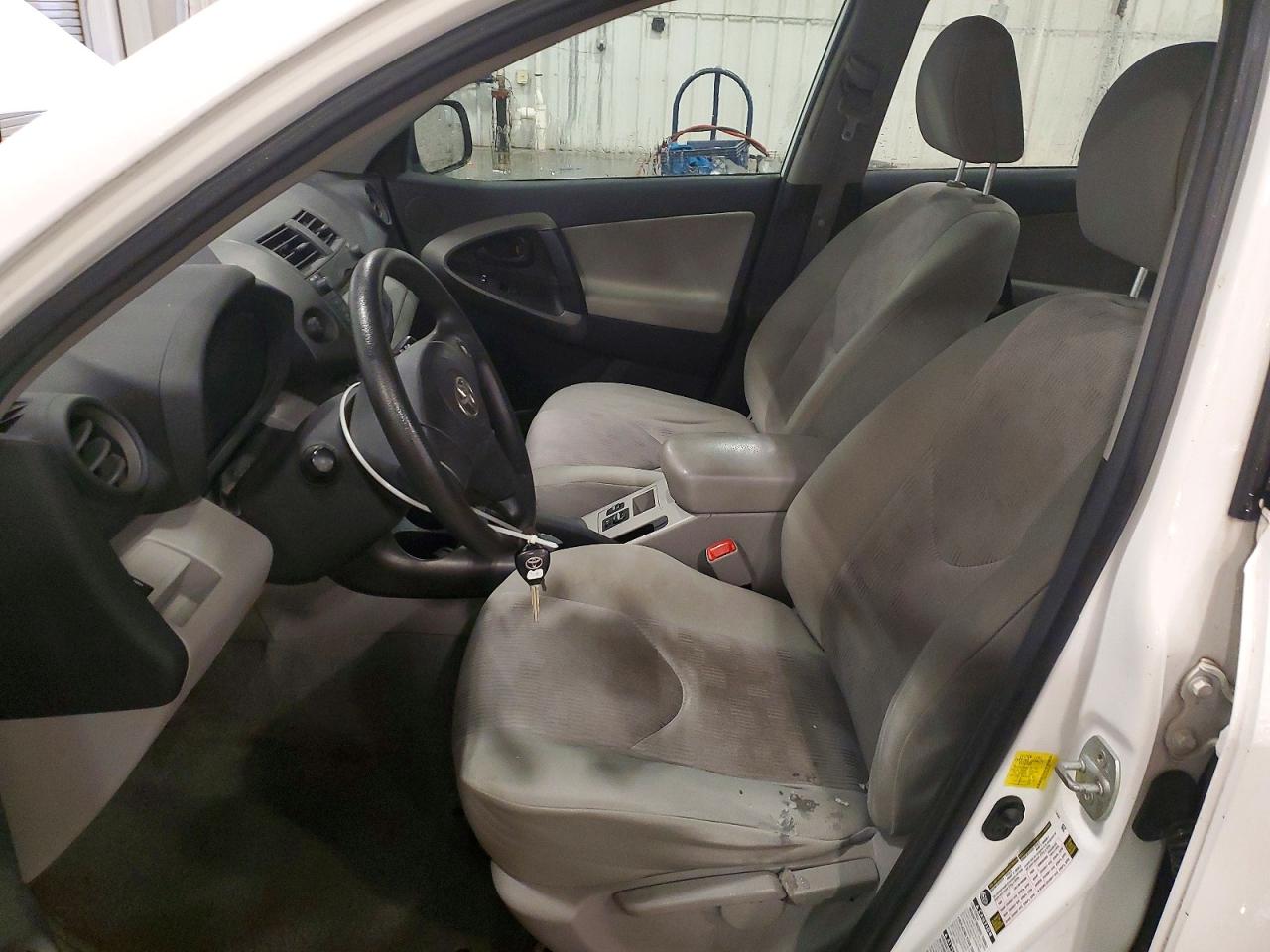 2011 TOYOTA RAV4 photo 13