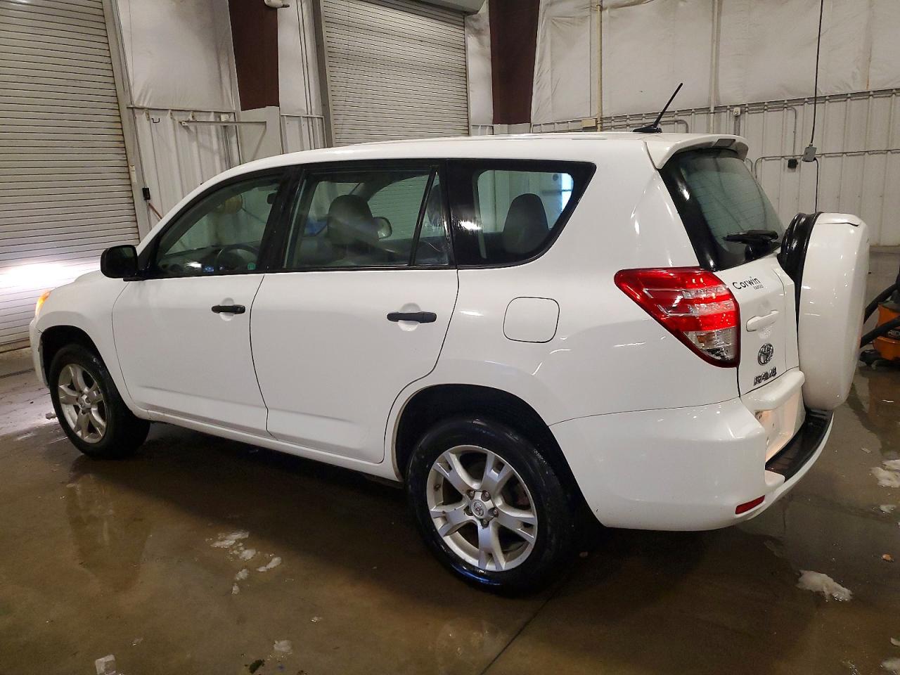 2011 TOYOTA RAV4 photo 3