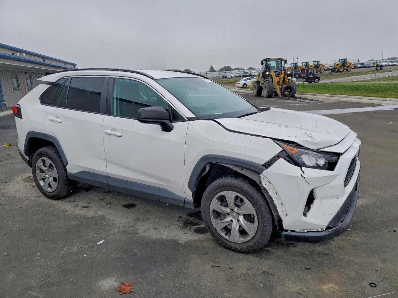 2021 TOYOTA RAV4 LE photo 4