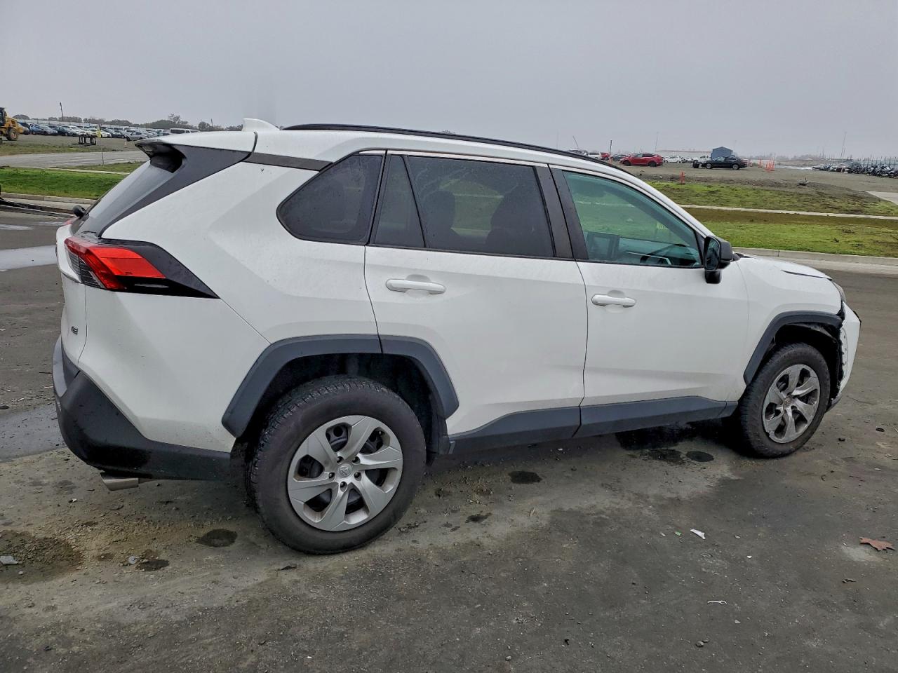 2021 TOYOTA RAV4 LE photo 3