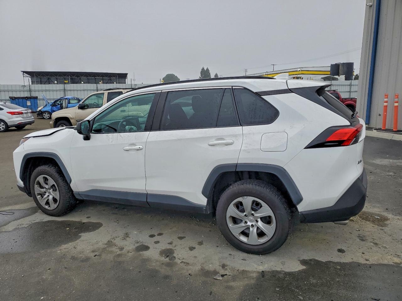 2021 TOYOTA RAV4 LE photo 2