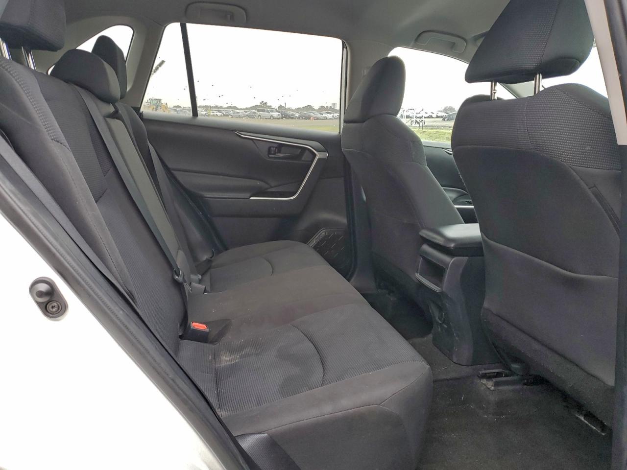 2021 TOYOTA RAV4 LE photo 11