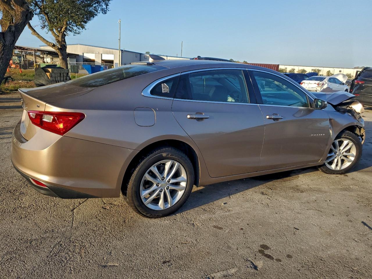 2018 CHEVROLET MALIBU LT photo 3