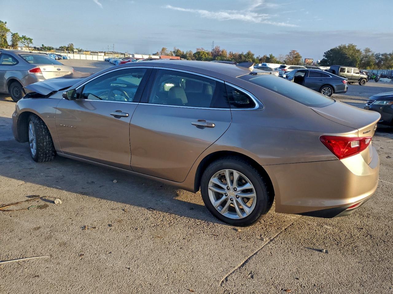 2018 CHEVROLET MALIBU LT photo 2