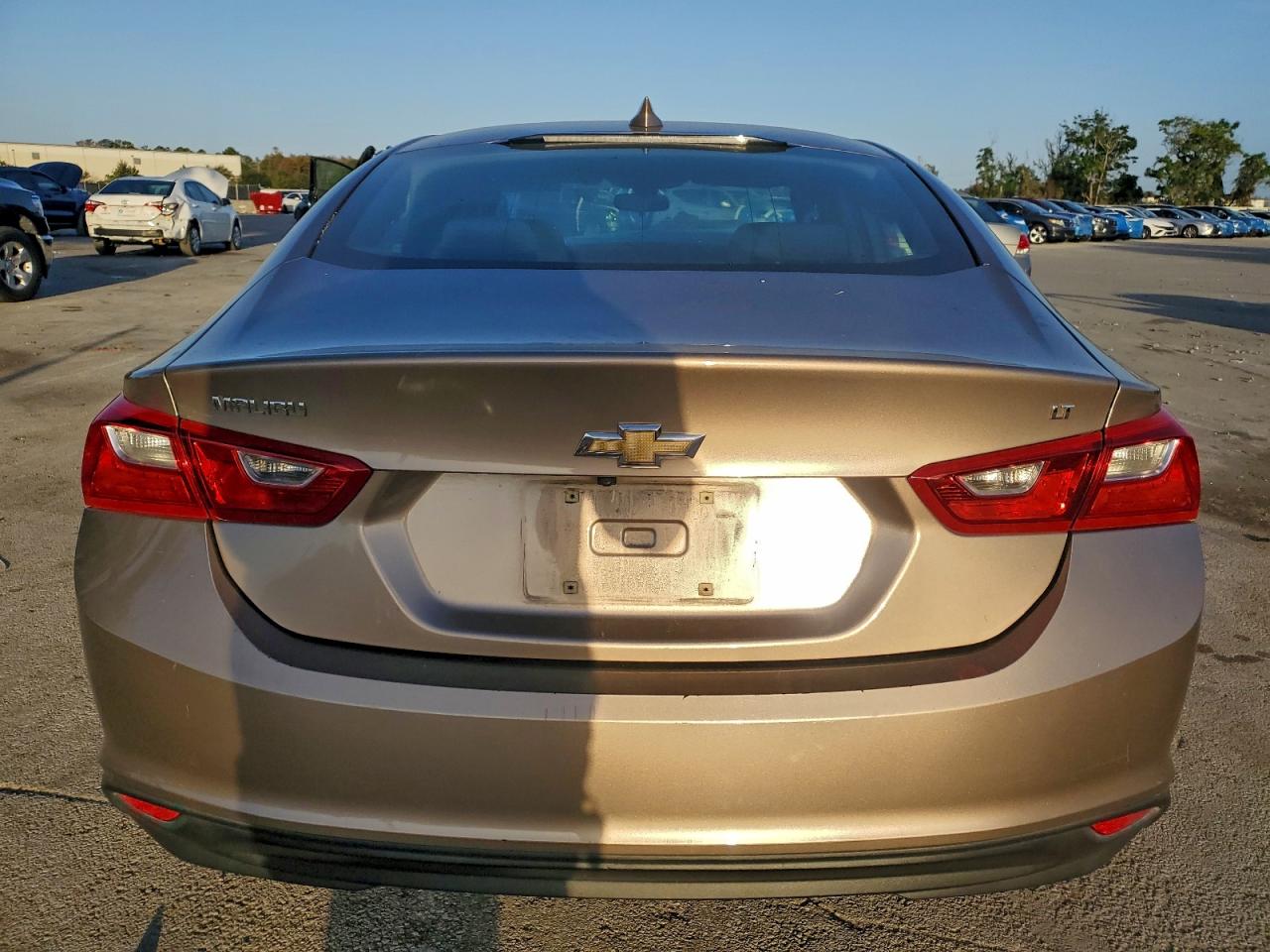 2018 CHEVROLET MALIBU LT photo 6