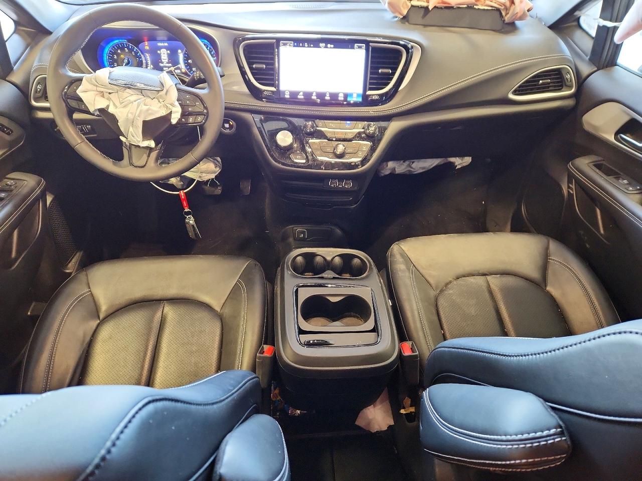 2024 CHRYSLER PACIFICA TOURING L photo 8
