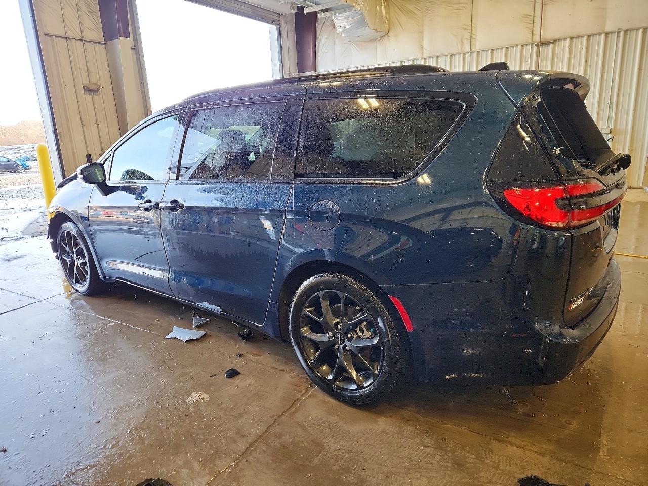 2024 CHRYSLER PACIFICA TOURING L photo 2