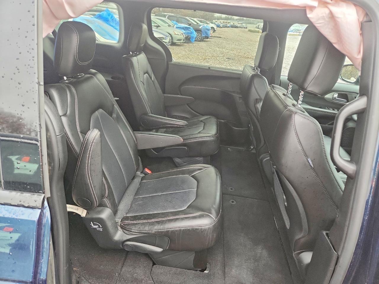 2024 CHRYSLER PACIFICA TOURING L photo 11