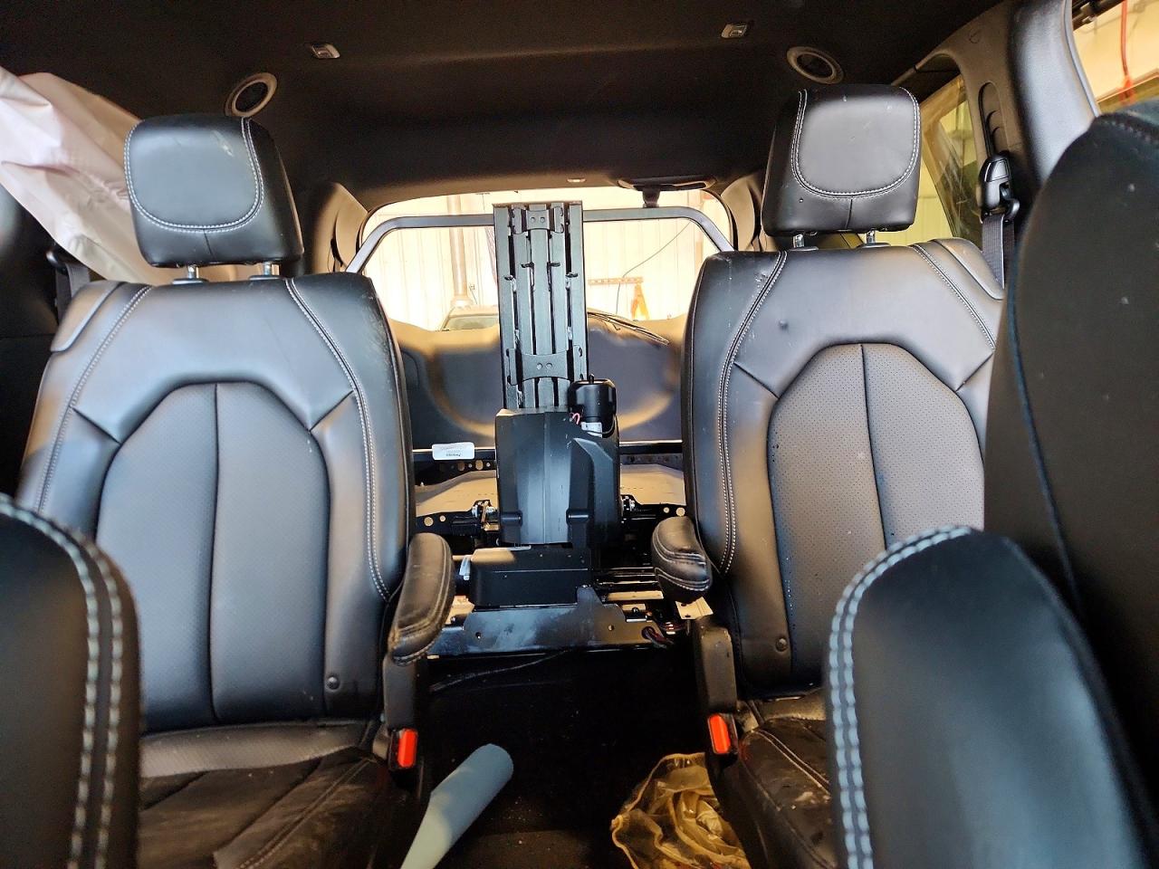 2024 CHRYSLER PACIFICA TOURING L photo 10
