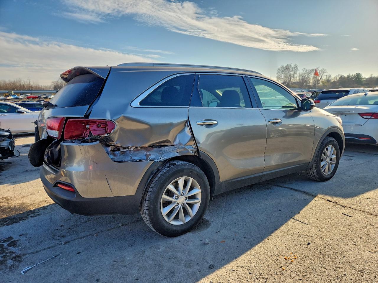 2017 KIA SORENTO LX photo 3