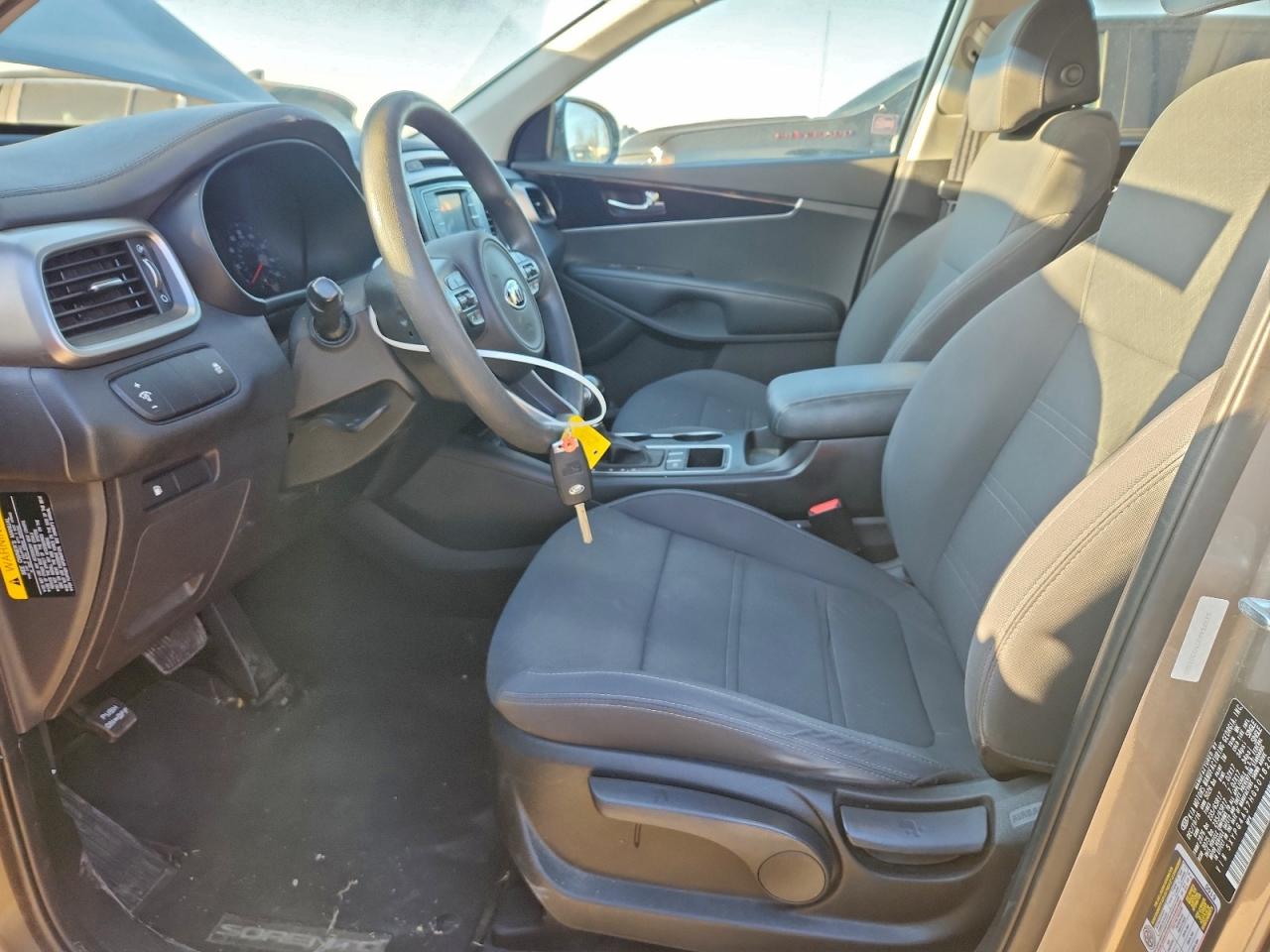 2017 KIA SORENTO LX photo 7
