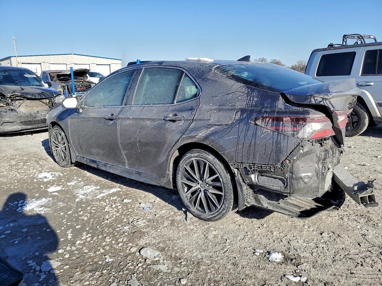 2021 TOYOTA CAMRY SE photo 2