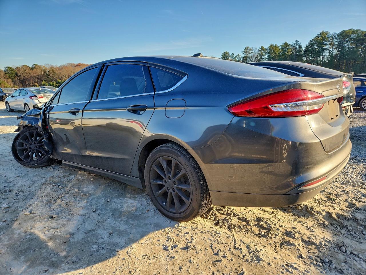 2017 FORD FUSION SE photo 2