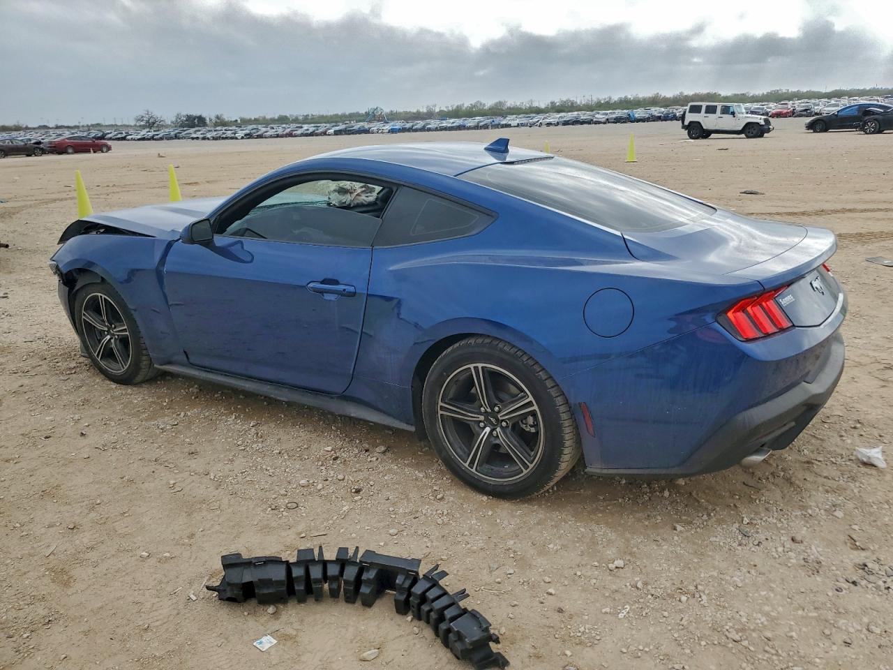 2024 FORD MUSTANG photo 2