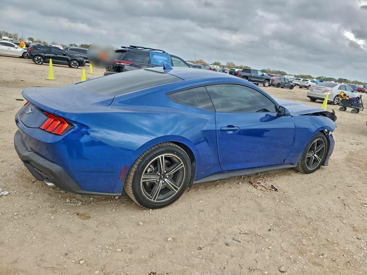 2024 FORD MUSTANG photo 3