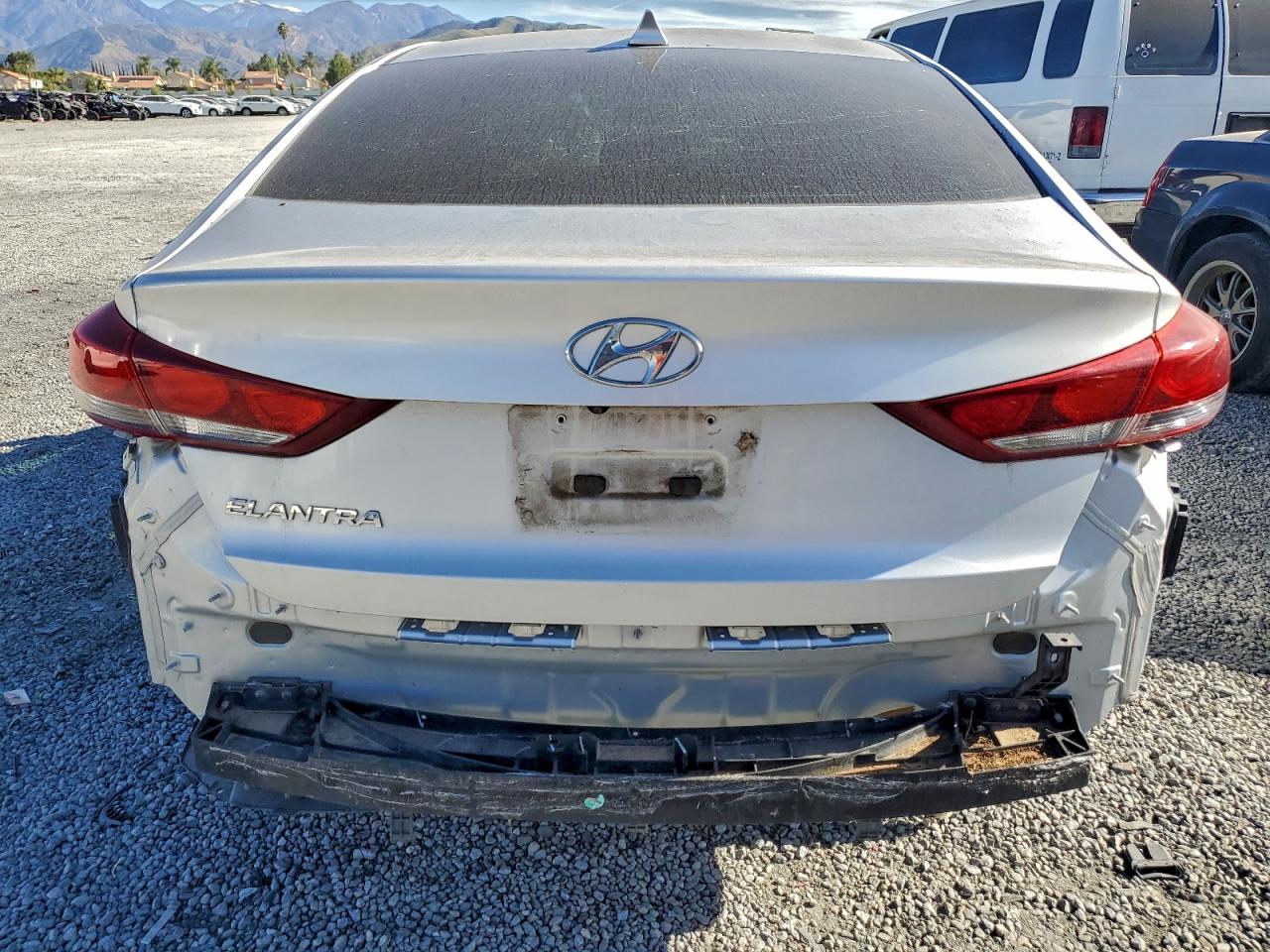 2017 HYUNDAI ELANTRA SE photo 11