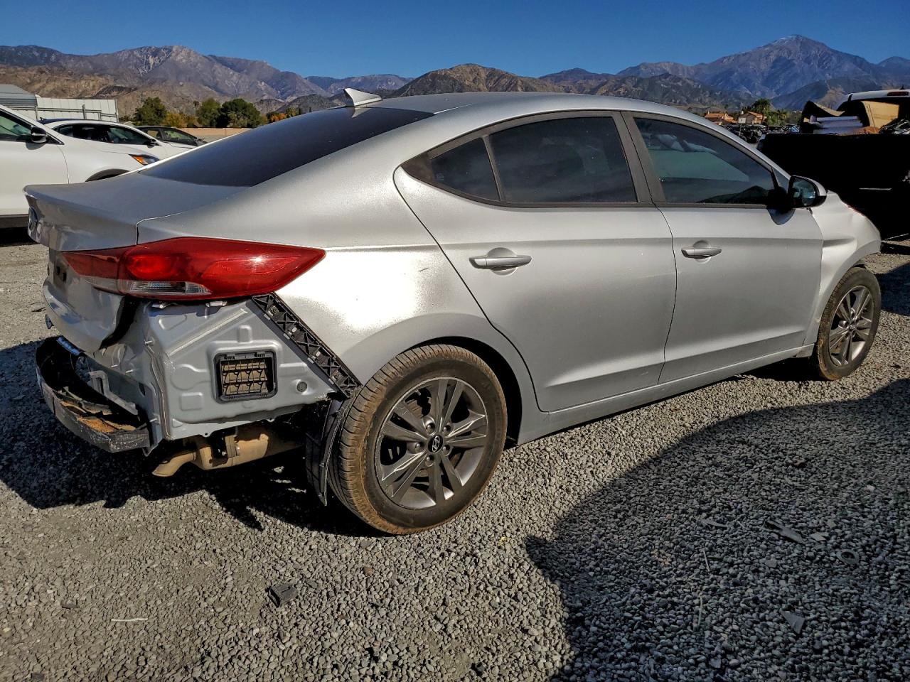 2017 HYUNDAI ELANTRA SE photo 5