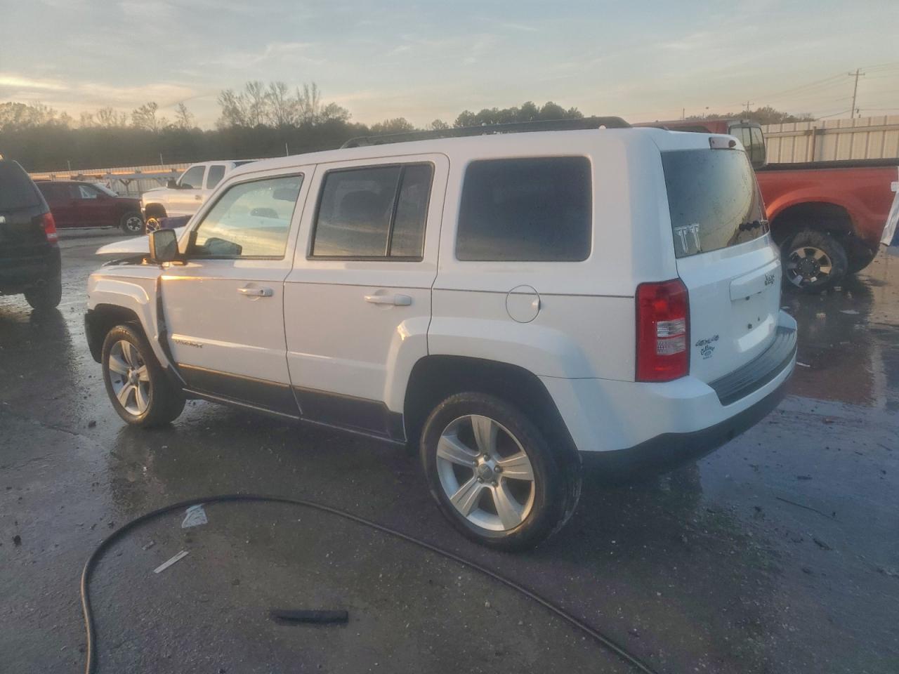 2014 JEEP PATRIOT LATITUDE photo 2