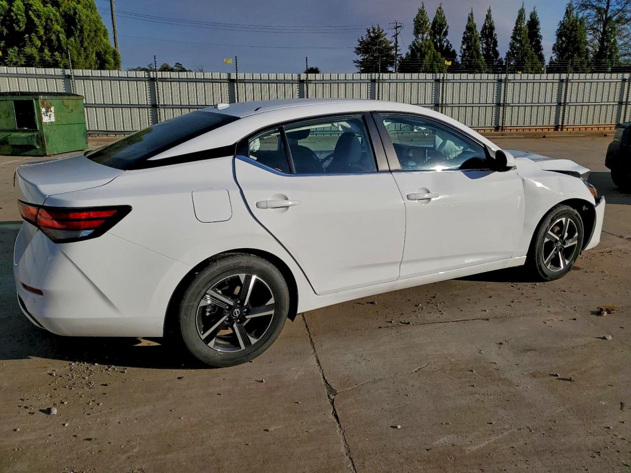 2025 NISSAN SENTRA SV photo 3