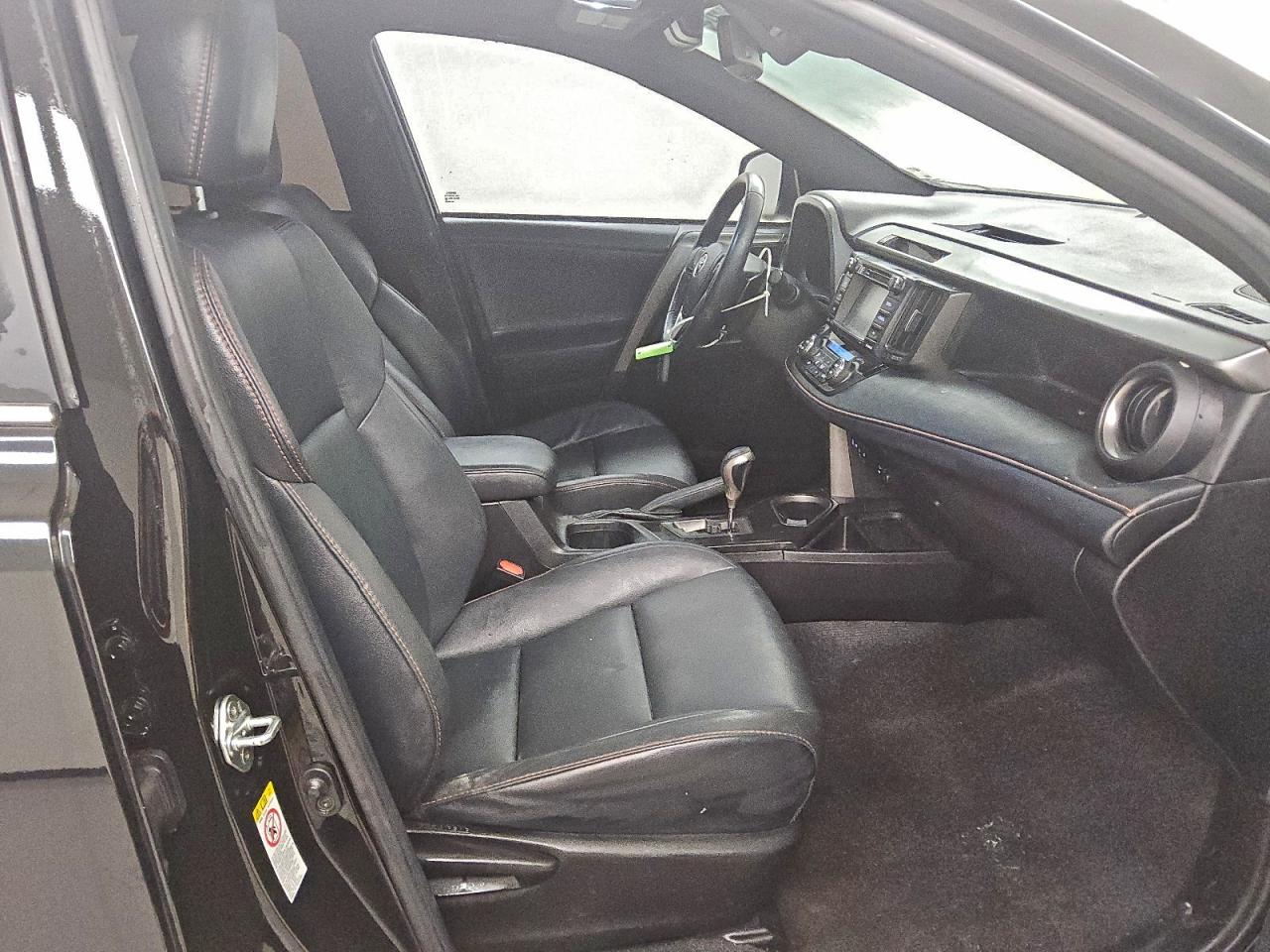 2018 TOYOTA RAV4 SE photo 13