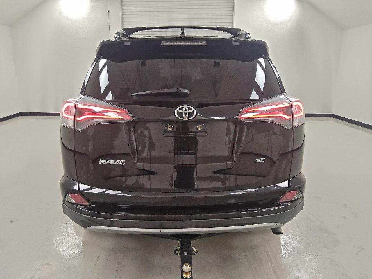 2018 TOYOTA RAV4 SE photo 11