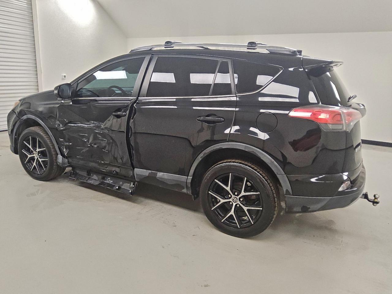 2018 TOYOTA RAV4 SE photo 3