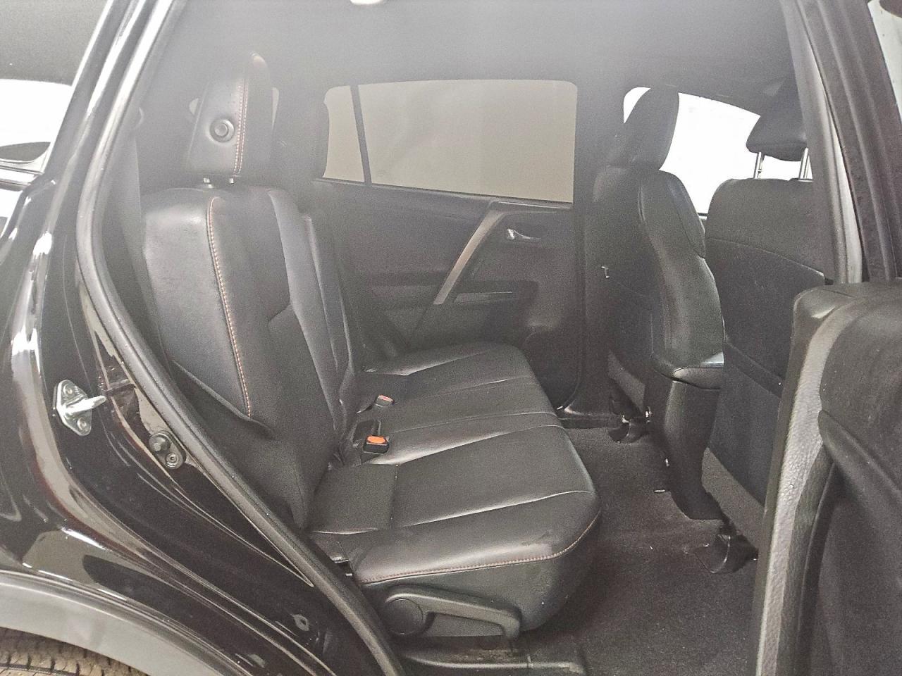 2018 TOYOTA RAV4 SE photo 21