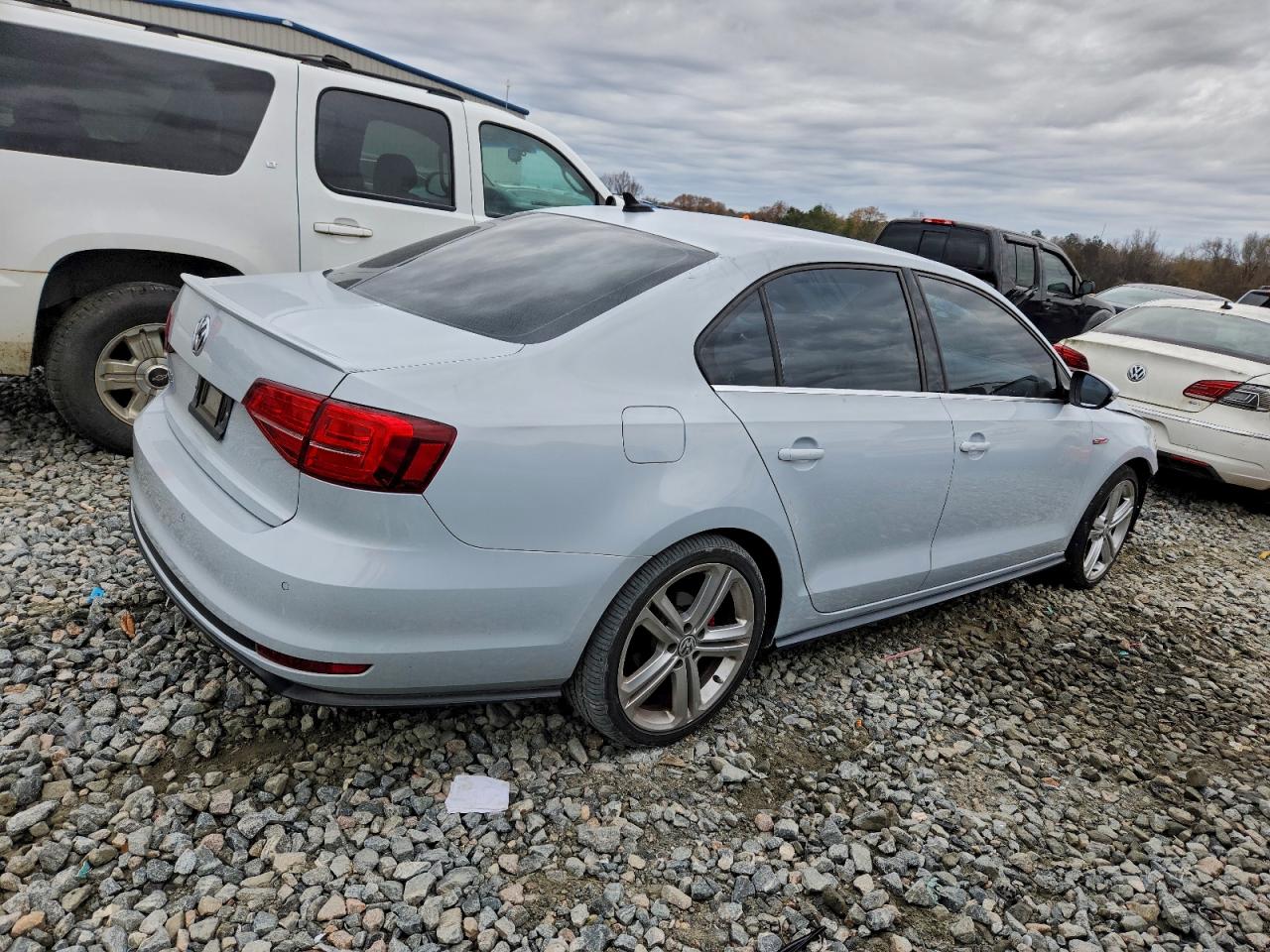 2017 VOLKSWAGEN JETTA GLI photo 3