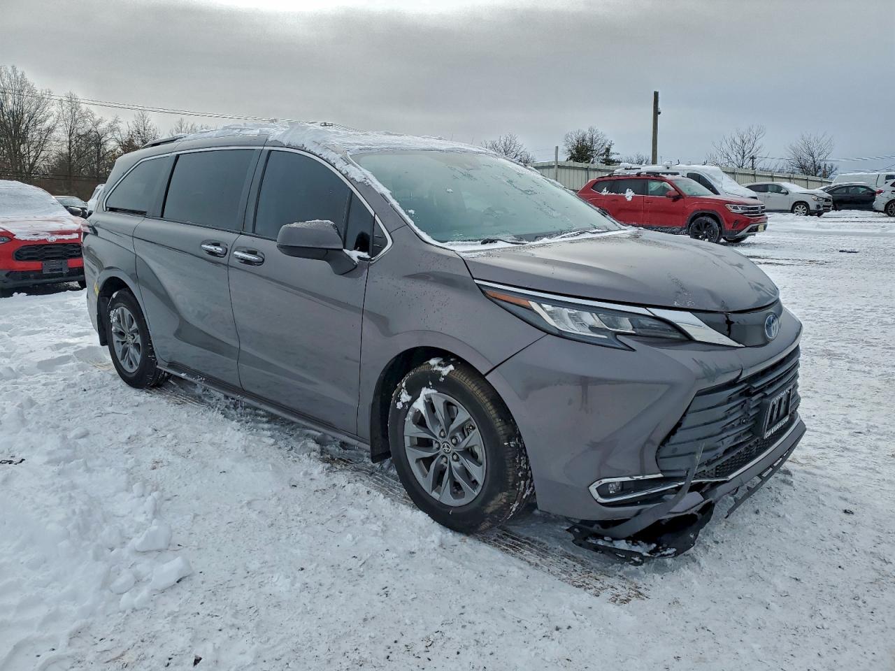 2022 TOYOTA SIENNA XLE photo 4