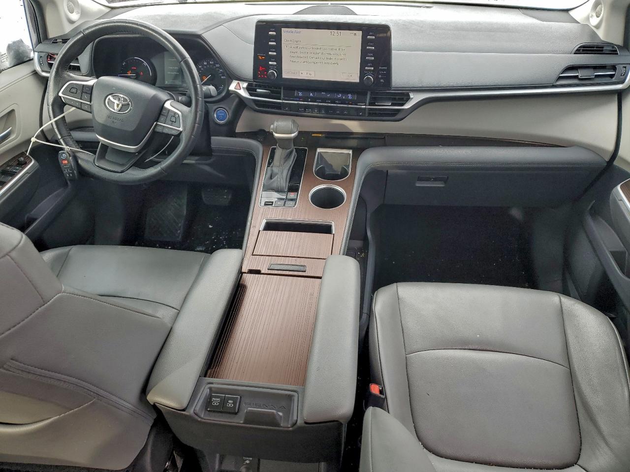 2022 TOYOTA SIENNA XLE photo 8