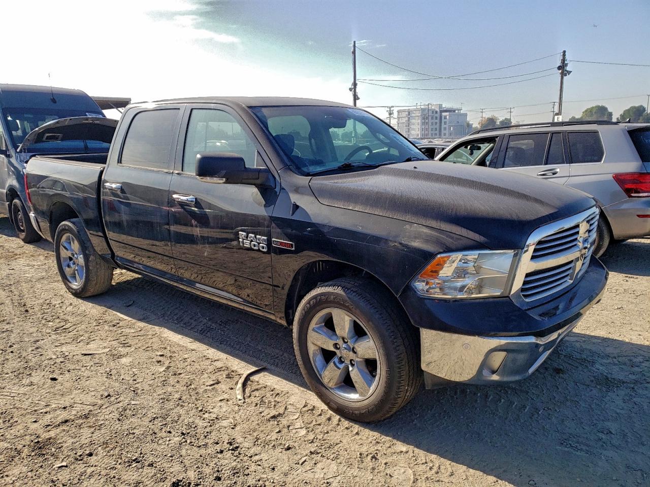 2016 RAM 1500 SLT photo 4