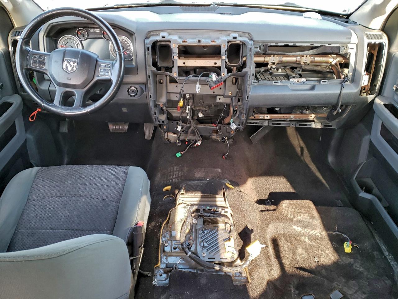 2016 RAM 1500 SLT photo 8