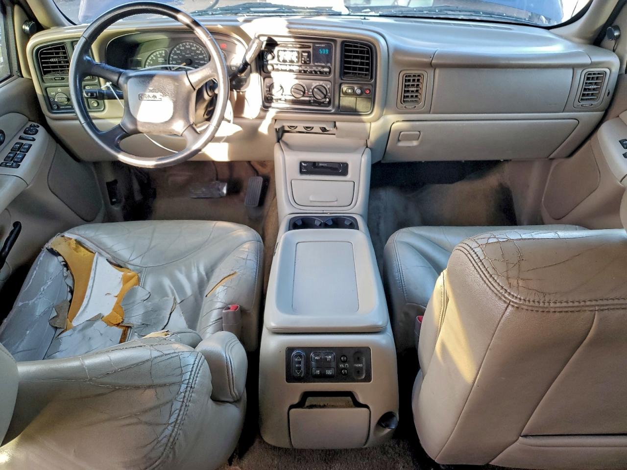 2002 GMC YUKON photo 8