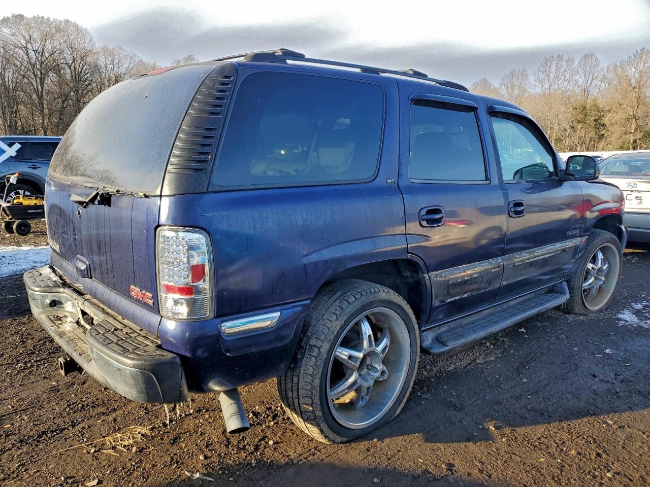 2002 GMC YUKON photo 3