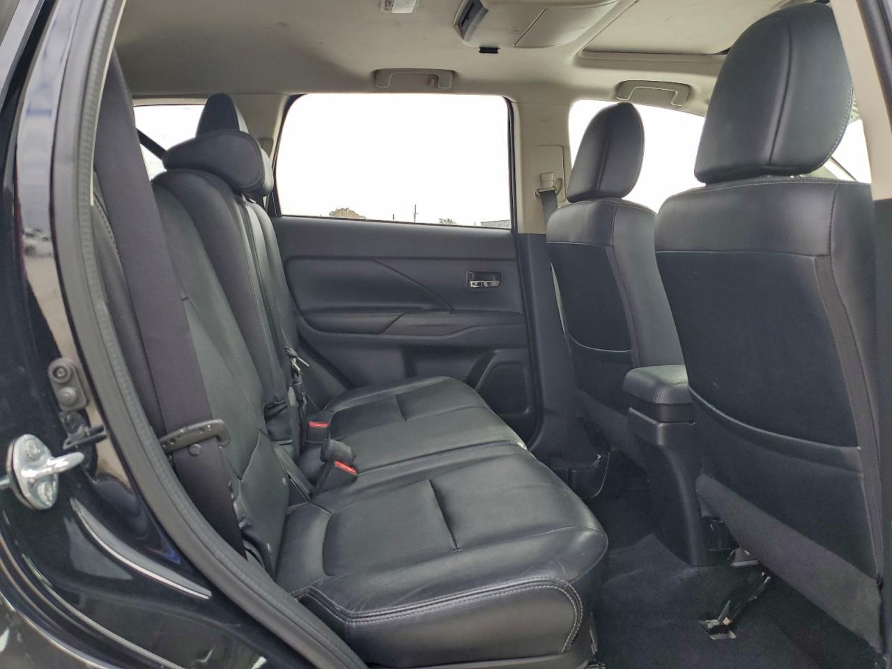 2015 MITSUBISHI OUTLANDER SE photo 11