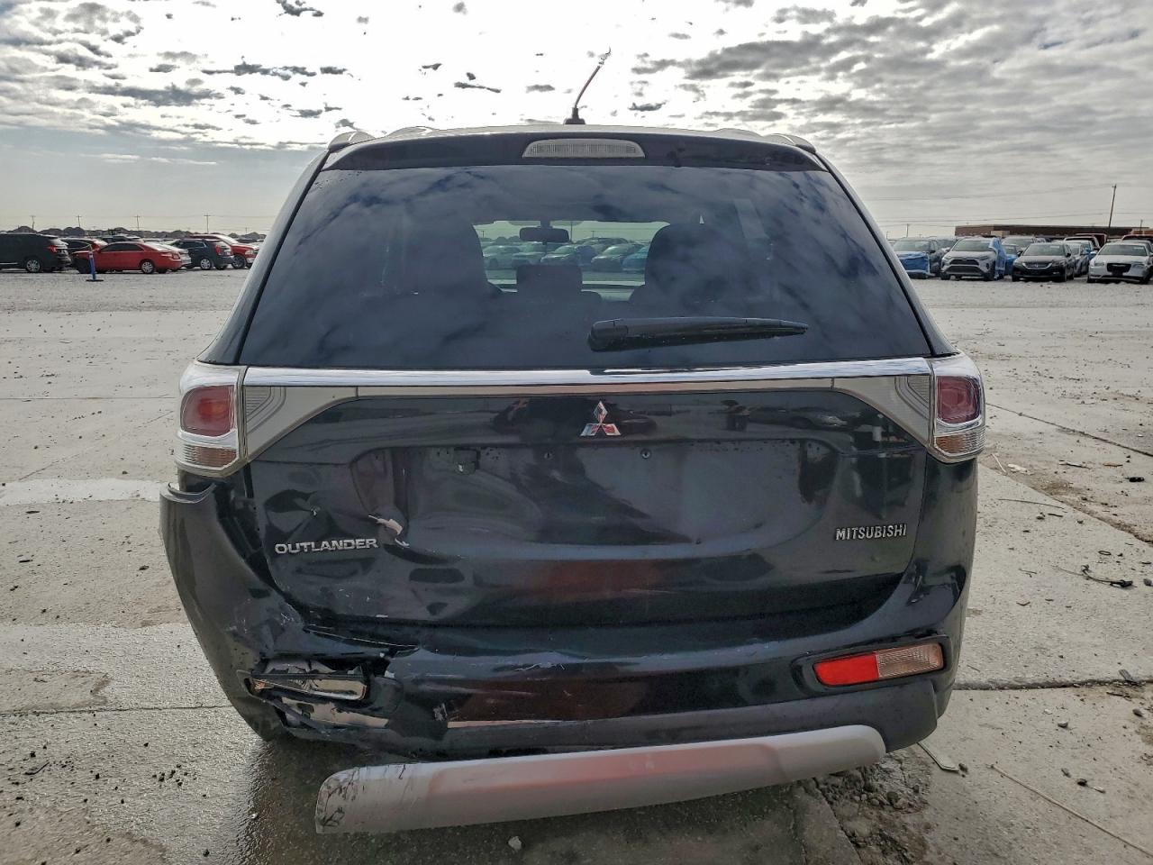 2015 MITSUBISHI OUTLANDER SE photo 6