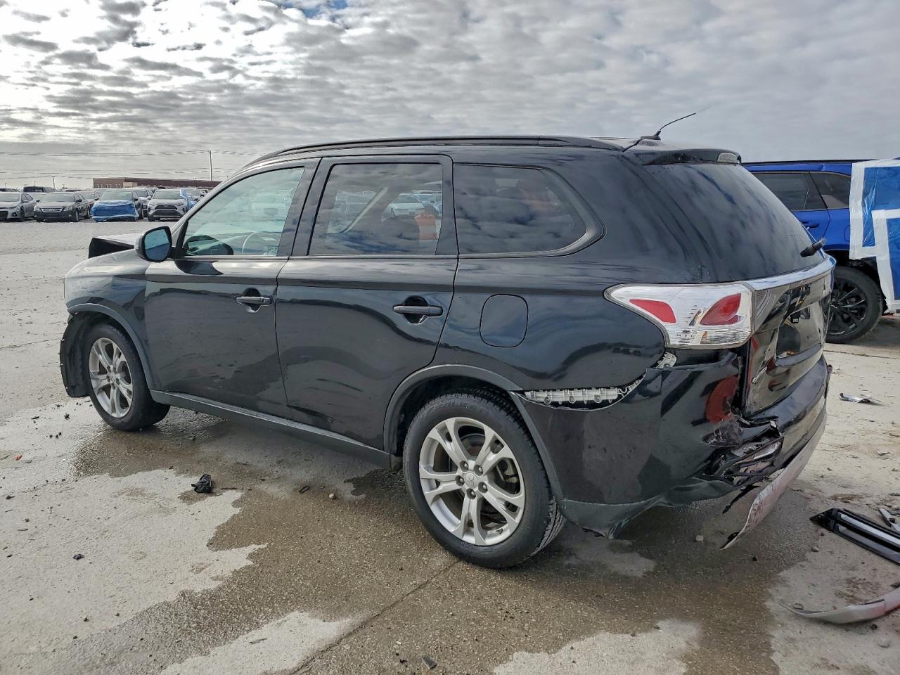 2015 MITSUBISHI OUTLANDER SE photo 2