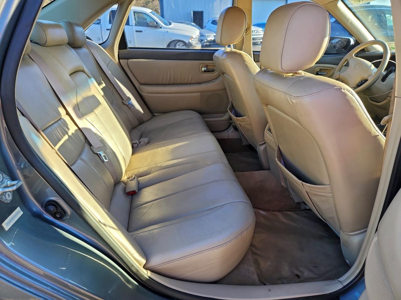 2001 TOYOTA AVALON XL photo 10