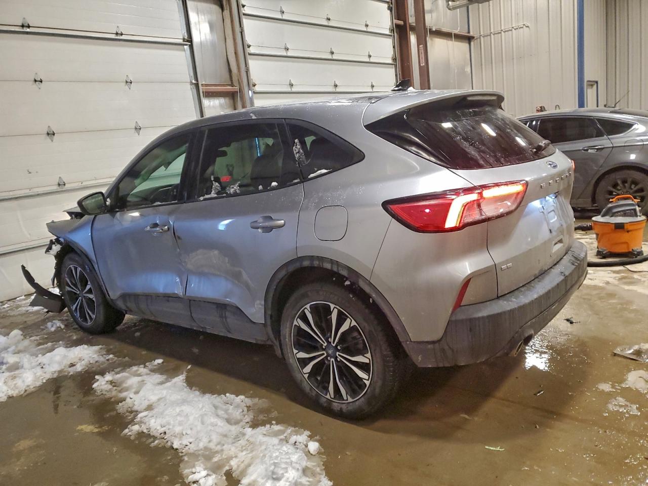 2022 FORD ESCAPE SE photo 2